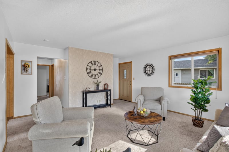 726 22nd Ave N, South Saint Paul, MN 55075