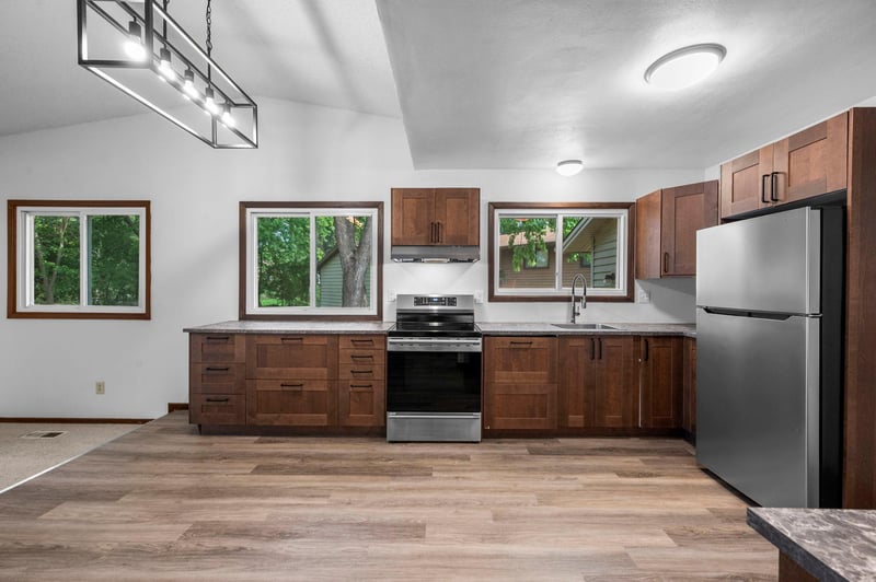6770 Woodhill Trl, Eden Prairie, MN 55346