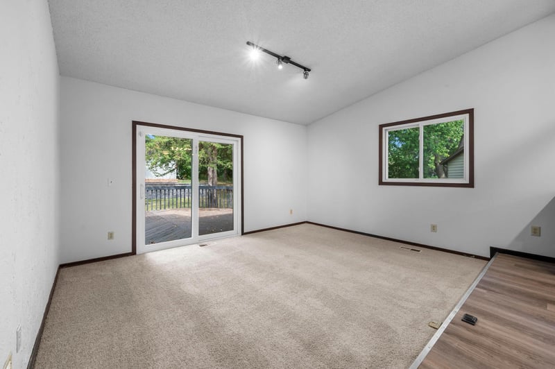 6770 Woodhill Trl, Eden Prairie, MN 55346
