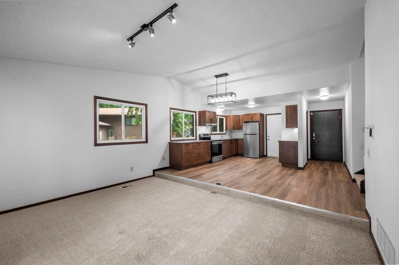 6770 Woodhill Trl, Eden Prairie, MN 55346