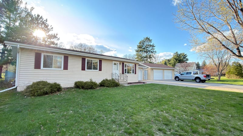 217 8th St NW, Little Falls, MN 56345