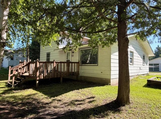 606 9th Ave SE, Roseau, MN 56751