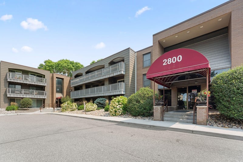2800 Hamline Ave N #313, Roseville, MN 55113
