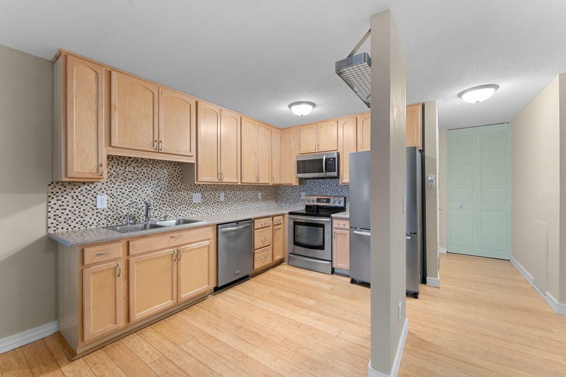 2800 Hamline Ave N #313, Roseville, MN 55113
