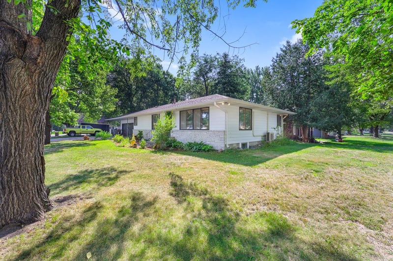 505 4th St S, Princeton, MN 55371