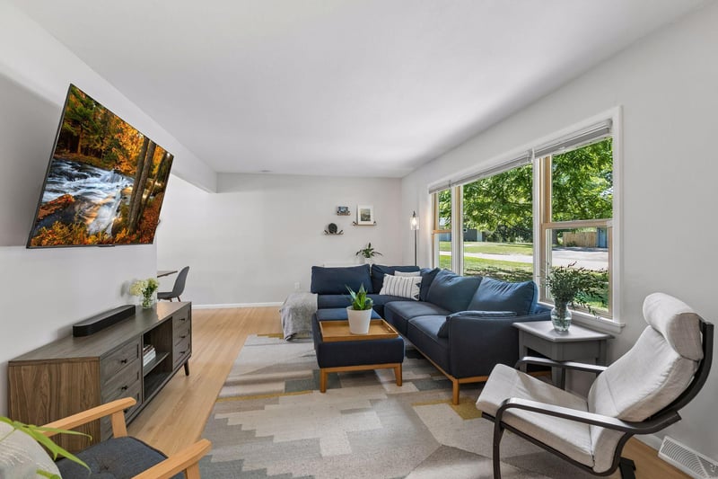 4147 Hull Rd, Minnetonka, MN 55305