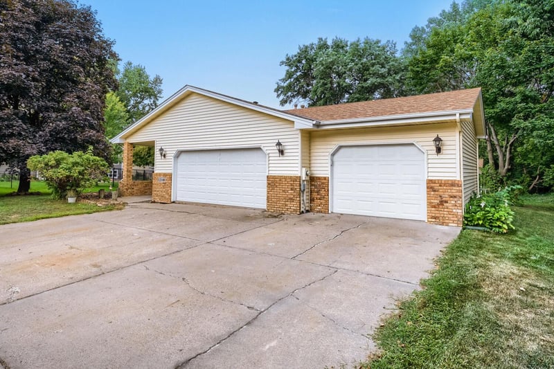 12140 Kenyon Ct NE, Blaine, MN 55449
