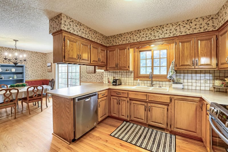 12140 Kenyon Ct NE, Blaine, MN 55449