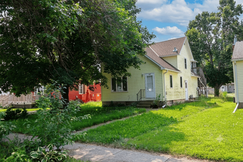 117 4th St S, Gaylord, MN 55334