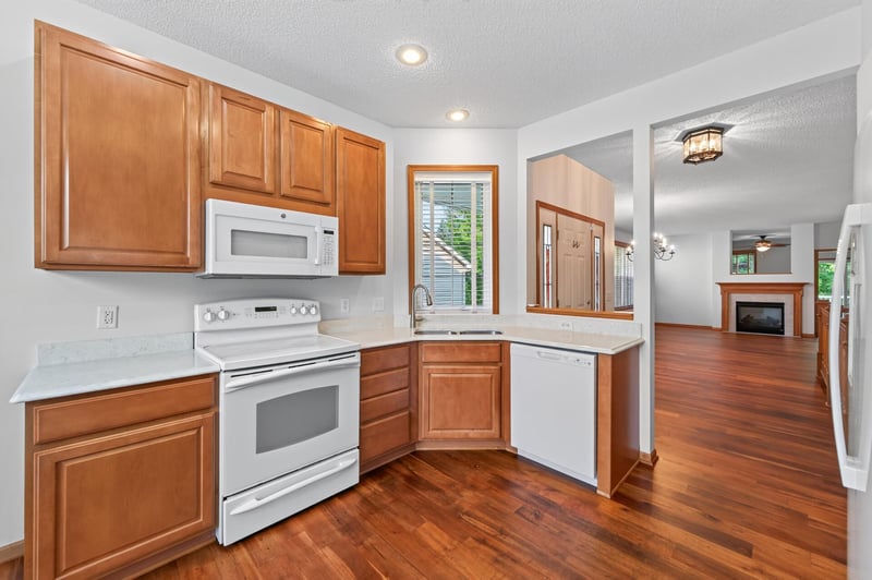 10986 Thone Rd, Woodbury, MN 55129