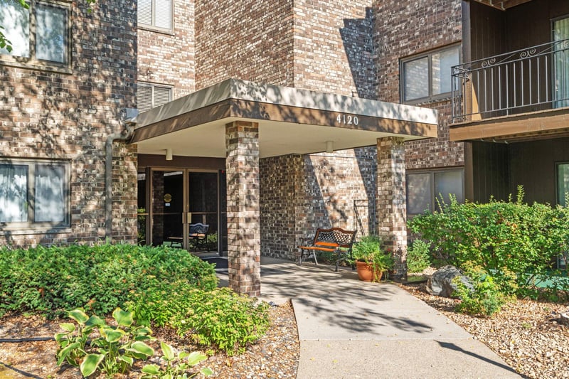4120 Parklawn Ave #220, Edina, MN 55435