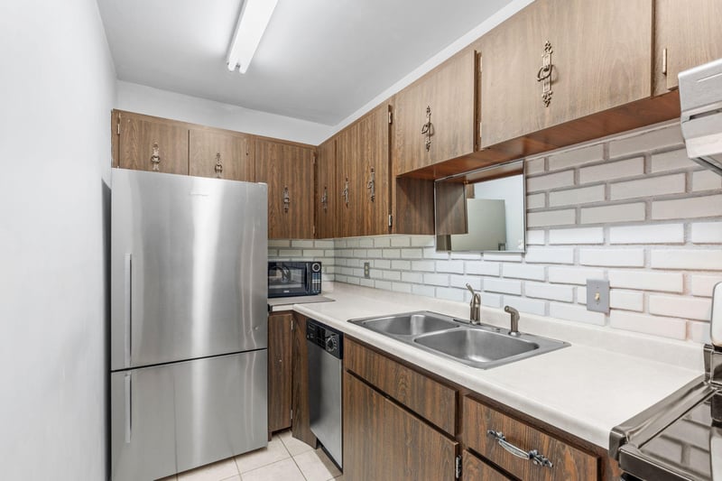 4120 Parklawn Ave #220, Edina, MN 55435