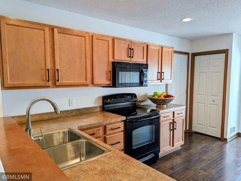 5149 149th St N #4, Hugo, MN 55038