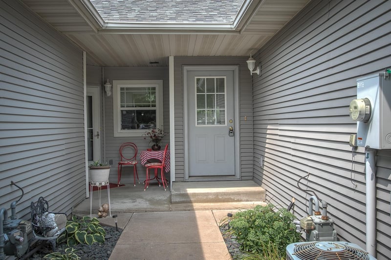 717 Park Brook Rd NW, Isanti, MN 55040