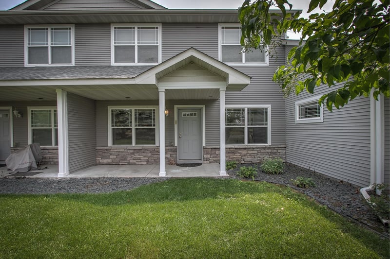 717 Park Brook Rd NW, Isanti, MN 55040