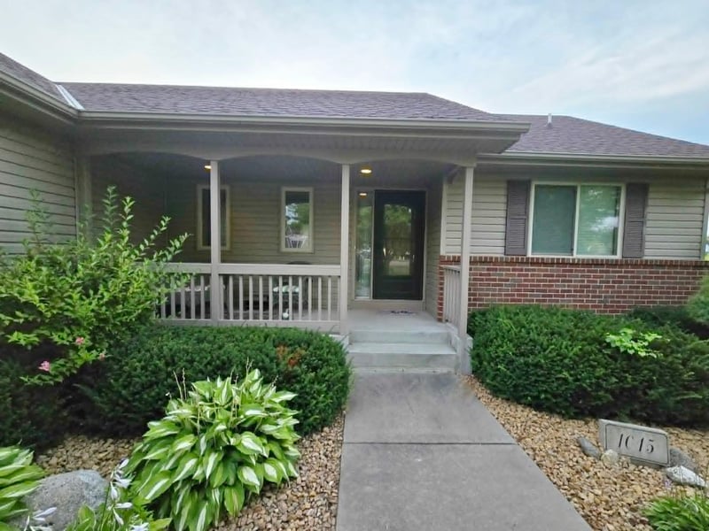 1015 Bluestem Ln, Lester Prairie, MN 55354