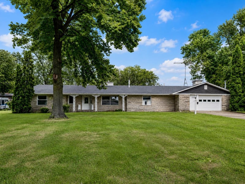 233 2nd St SE, Madelia, MN 56062