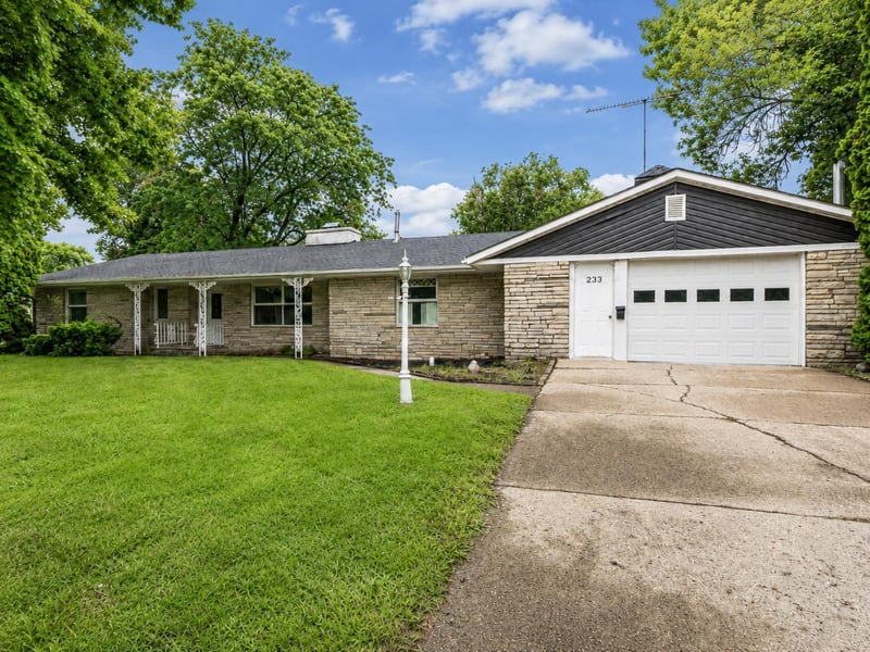 233 2nd St SE, Madelia, MN 56062