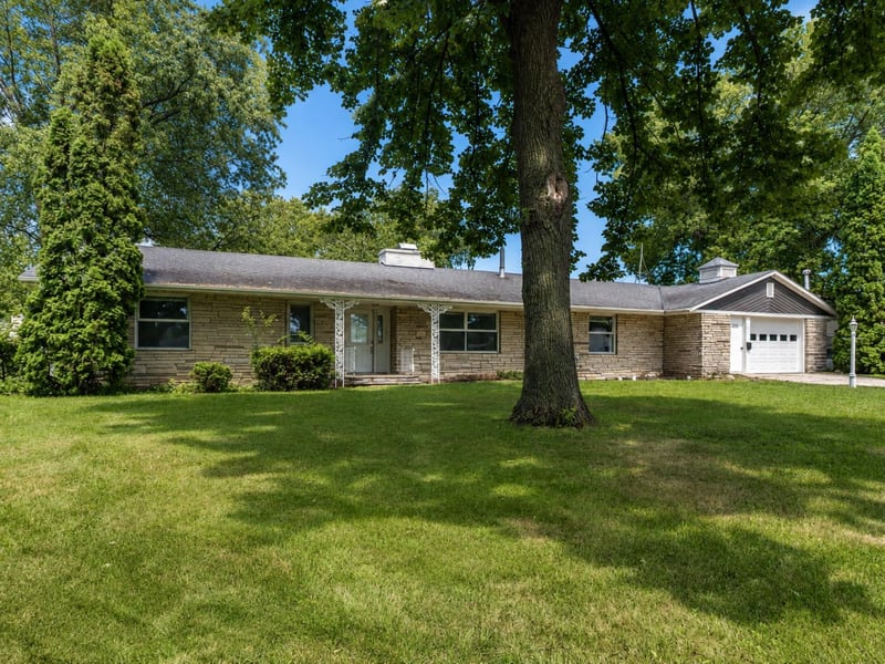 233 2nd St SE, Madelia, MN 56062