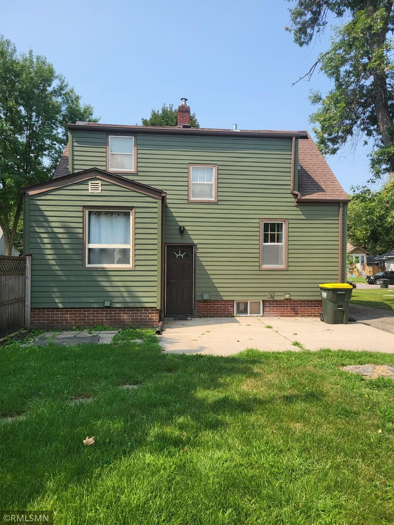 919 6th St SW, Willmar, MN 56201