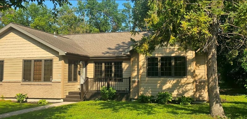 13 E 3rd St, Morris, MN 56267