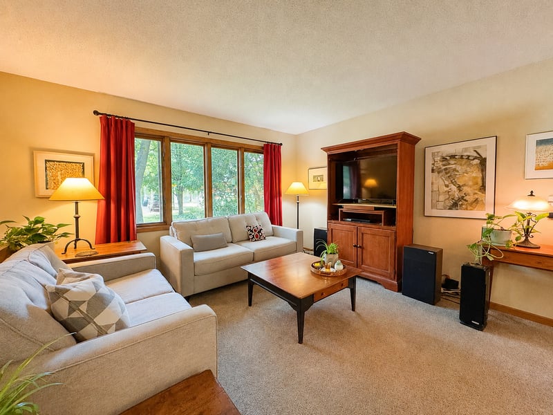 210 W Everett Ave, Fergus Falls, MN 56537