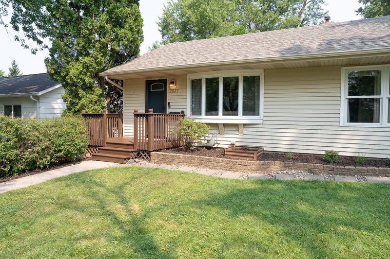 2027 Northwood Dr, North Saint Paul, MN 55109