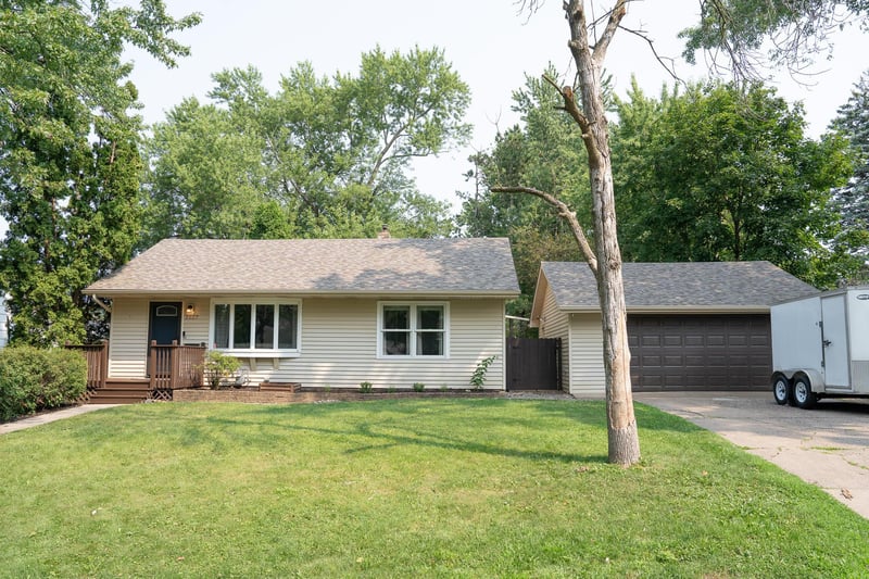 2027 Northwood Dr, North Saint Paul, MN 55109