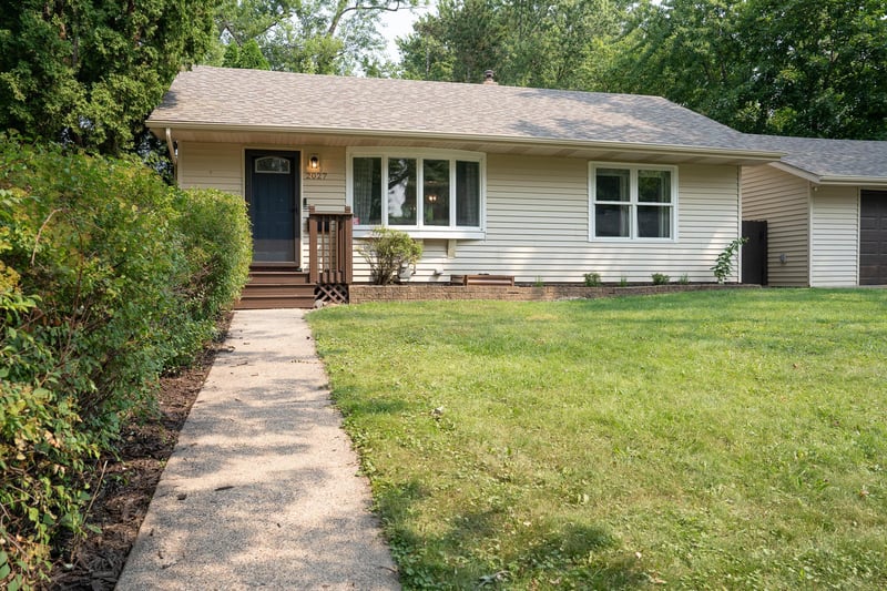 2027 Northwood Dr, North Saint Paul, MN 55109