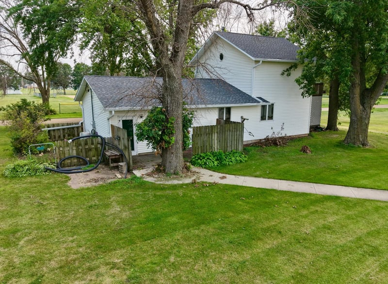 350 Highland Ave N, Butterfield, MN 56120