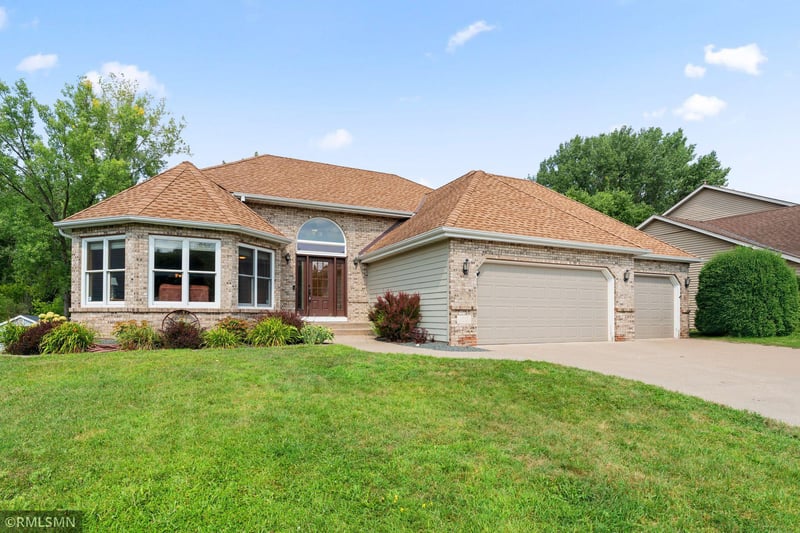 120 Indian Hills Ln, Circle Pines, MN 55014