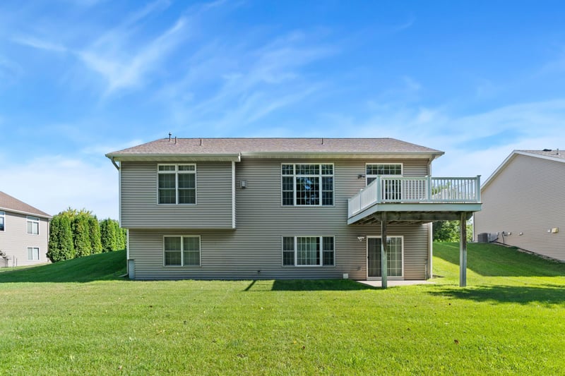 6427 Tessman Ter N, Brooklyn Park, MN 55445
