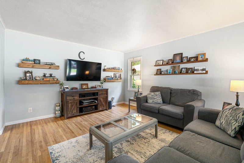 704 E School St, Owatonna, MN 55060