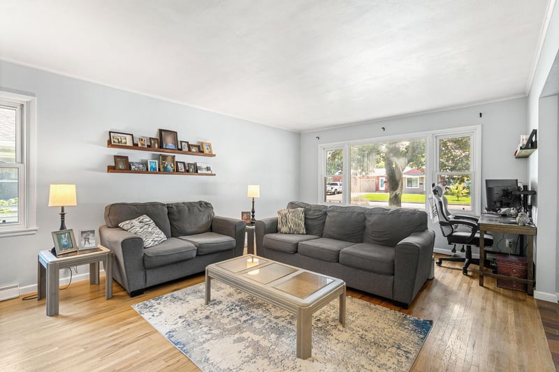704 E School St, Owatonna, MN 55060