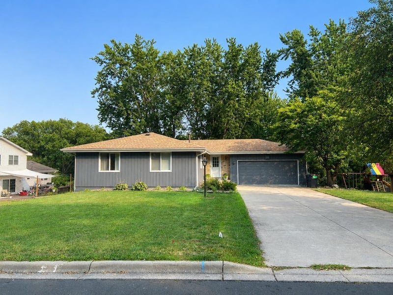 9925 Nord Rd, Bloomington, MN 55437