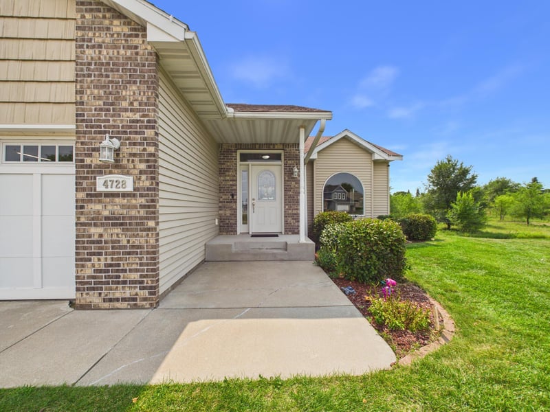 4728 4th Street Loop NE, Saint Cloud, MN 56304