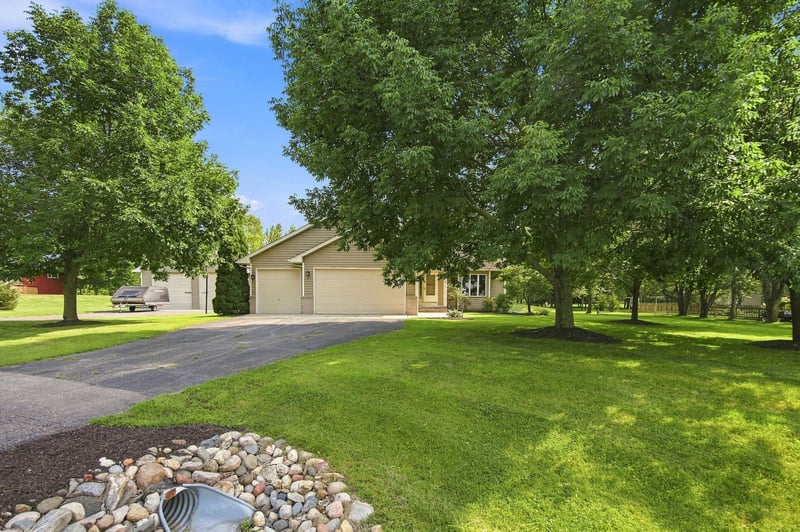 9081 13th St NE, Saint Michael, MN 55376