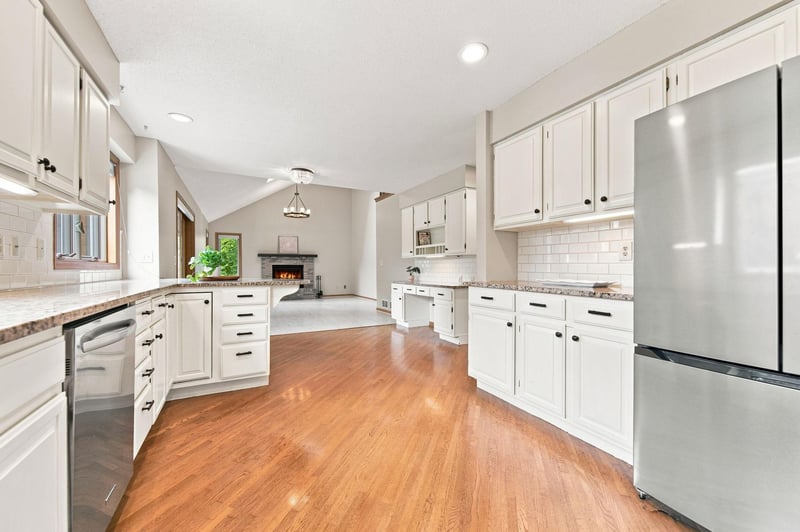 10340 Summer Pl, Eden Prairie, MN 55347