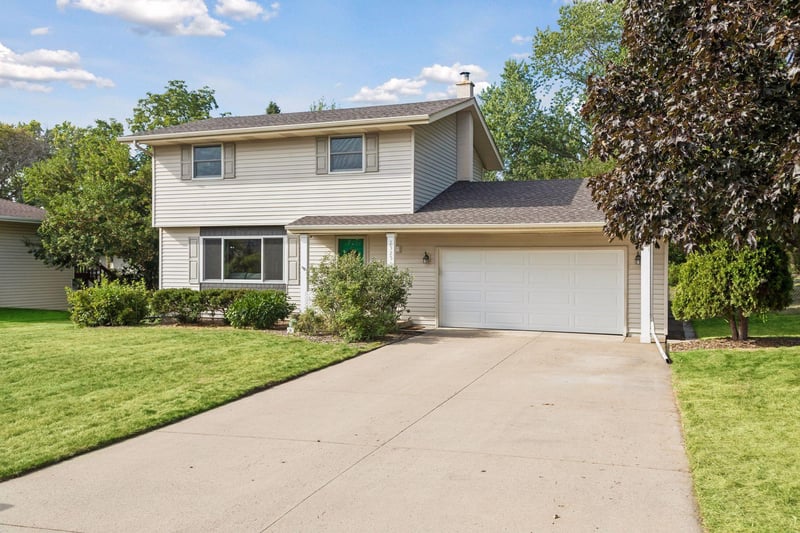 2525 Blomquist Ave, White Bear Lake, MN 55110
