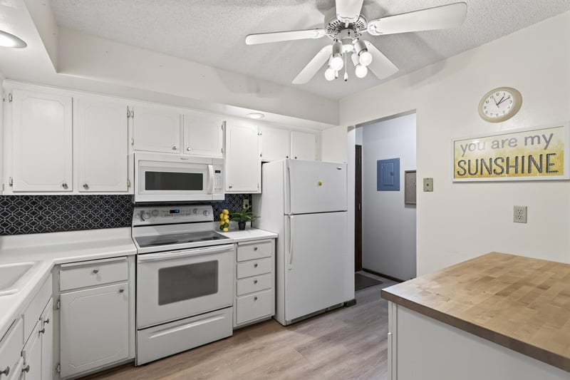 12600 Parkwood Dr #110, Burnsville, MN 55337
