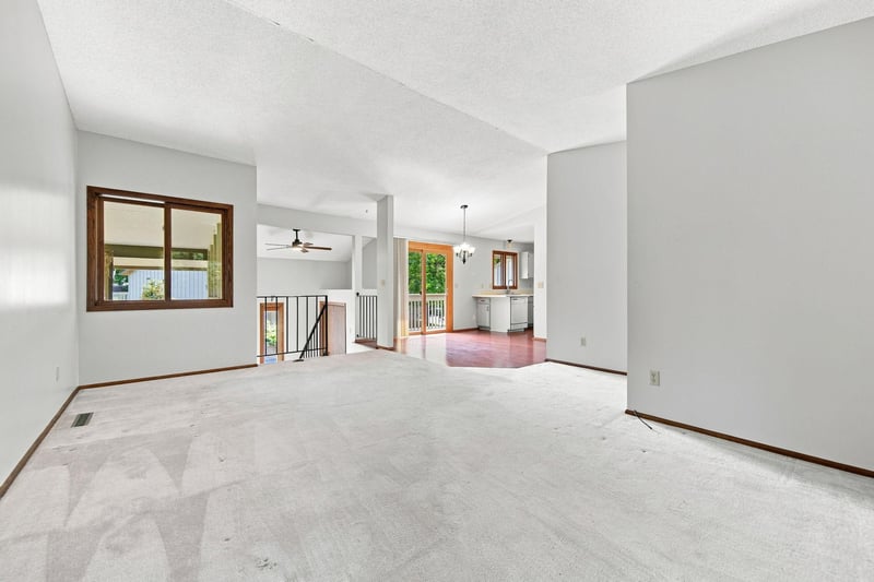7232 Woodstock Dr, Bloomington, MN 55438
