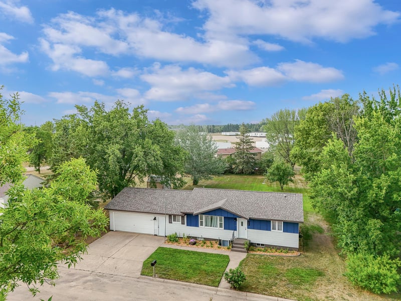 452 4th St Nw, Perham, MN 56573