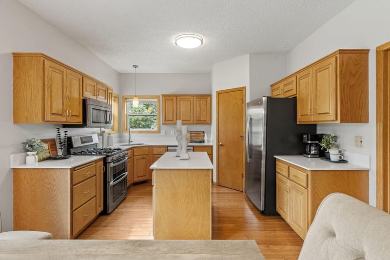 9290 Creek Way, Savage, MN 55378