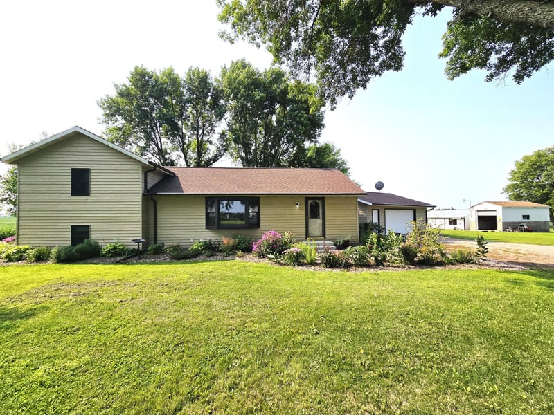 60247 State Highway 19, Winthrop, MN 55396