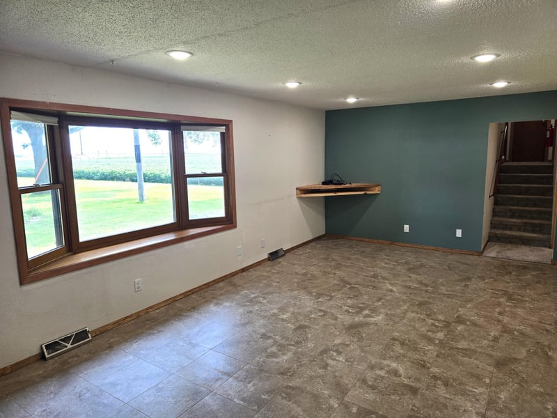 60247 State Highway 19, Winthrop, MN 55396