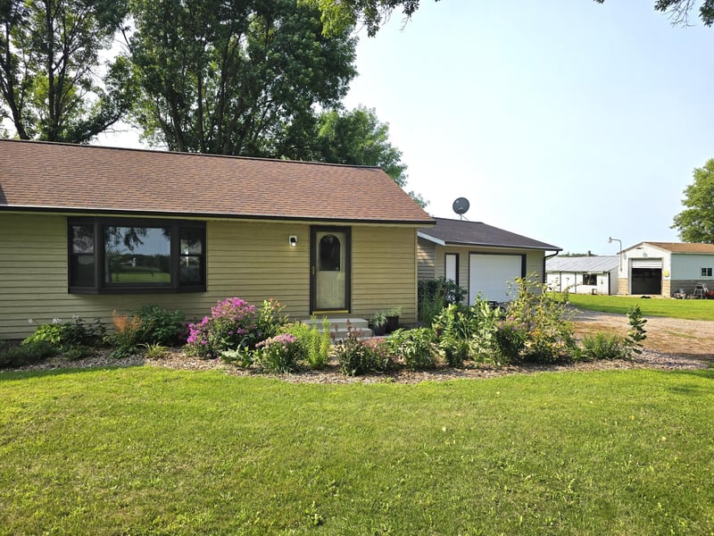 60247 State Highway 19, Winthrop, MN 55396