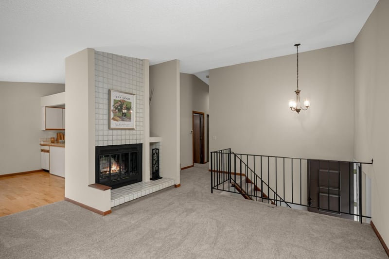 132 W Eagle Lake Dr, Maple Grove, MN 55369