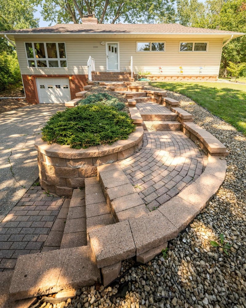 2001 Herschel St, Roseville, MN 55113