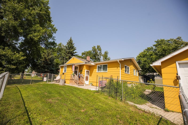 511 W 11th St, Morris, MN 56267