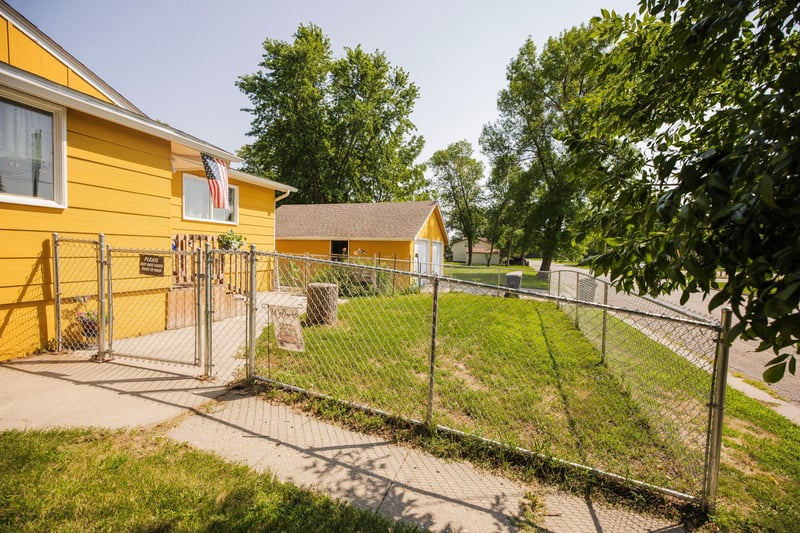 511 W 11th St, Morris, MN 56267
